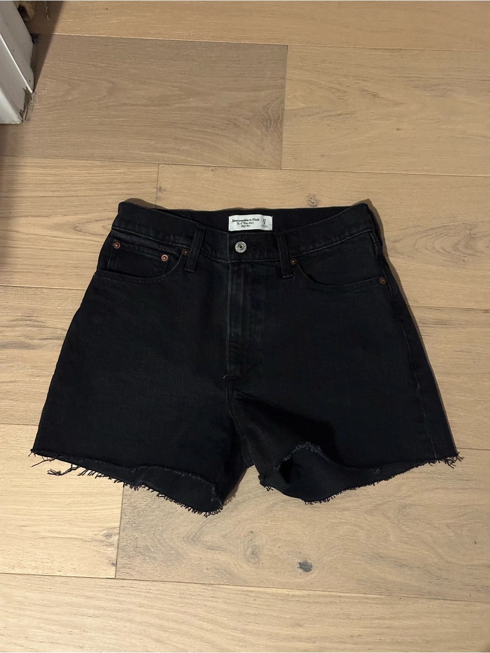 Abercrombie & Fitch Black Raw-Hem High-Rise 4” Mom Shorts Curve Love